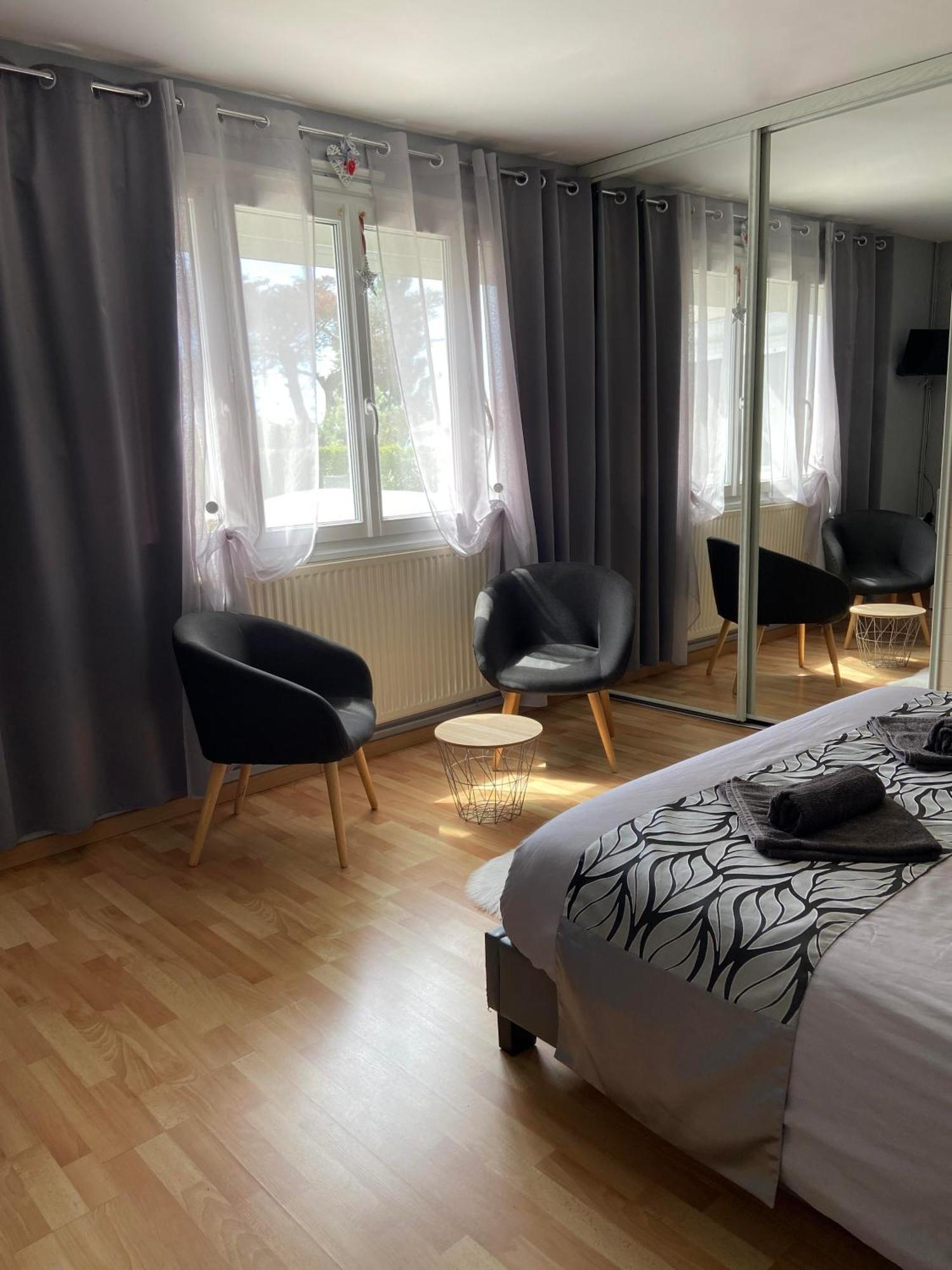 Chambres De L Enclose ลาบาร์-เดอ-มงต์ ภายนอก รูปภาพ